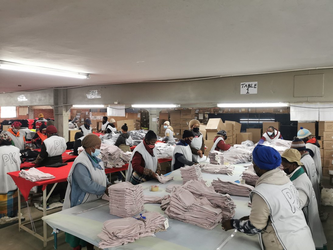 Finishing team folding and checking knitted leisurewear garments